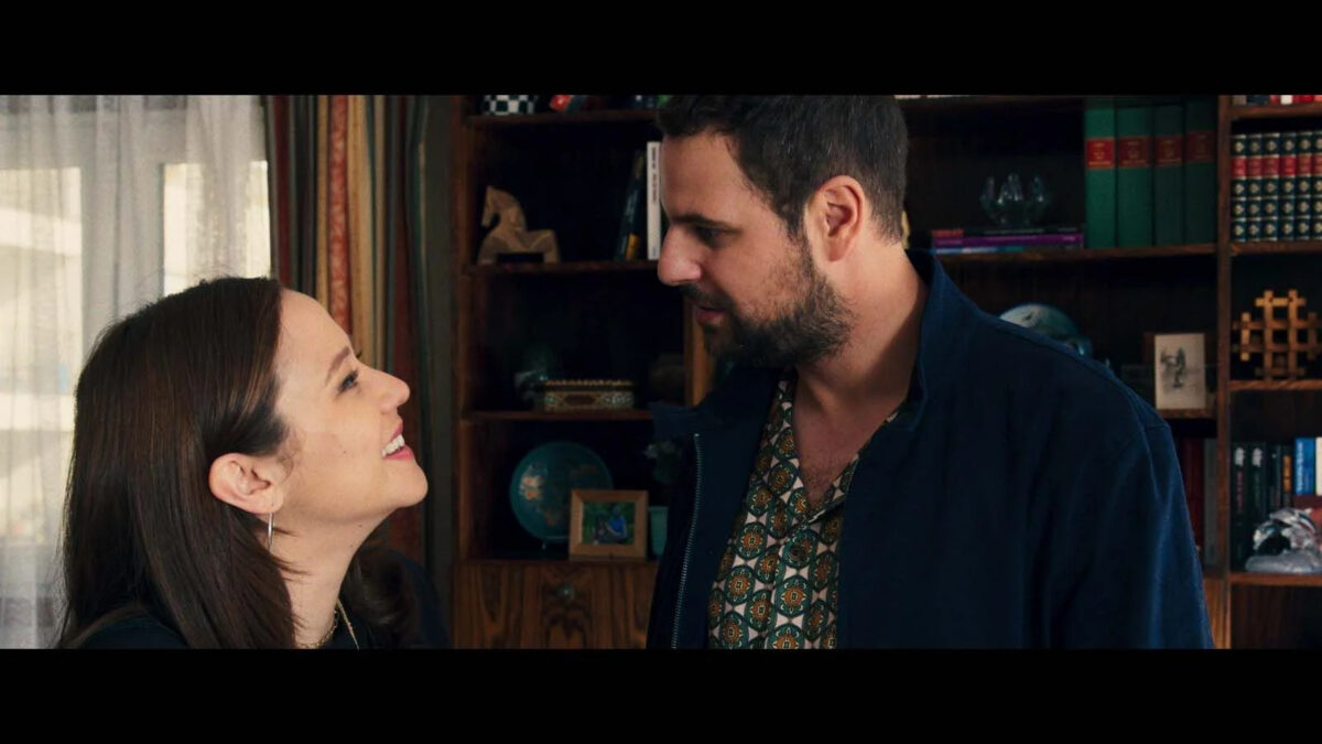 Le film L'amour c'est surcoté, comédie française réalisée par Mourad Winter
