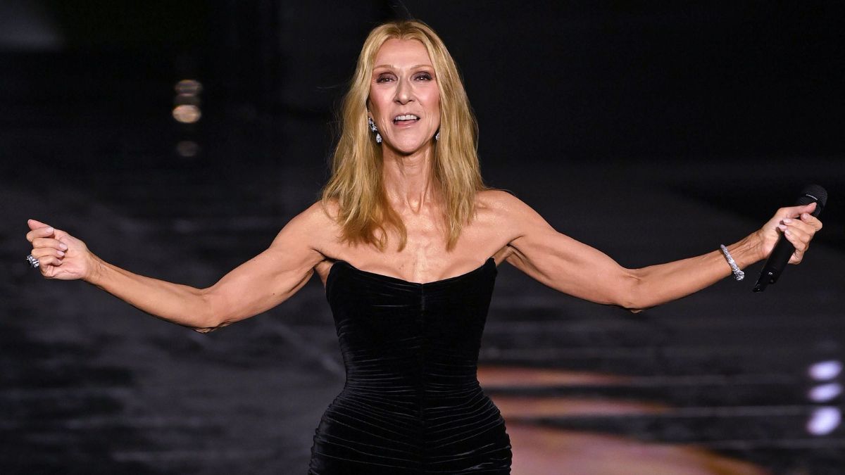 Céline Dion interprétant Pour que tu m'aimes encore, chanson écrite et composée par Jean-Jacques Goldman